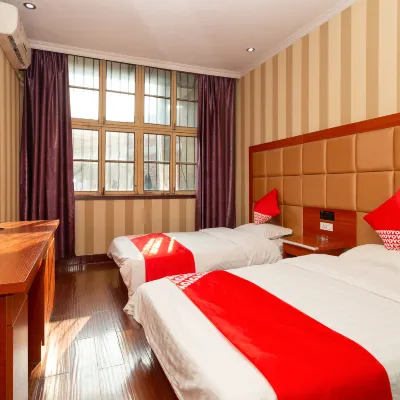 Holiday Hotel Hotel dekat Istana Changning