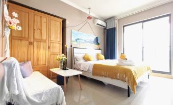 Yunshu Giant Screen Cinema Apartment (Wanda Plaza)