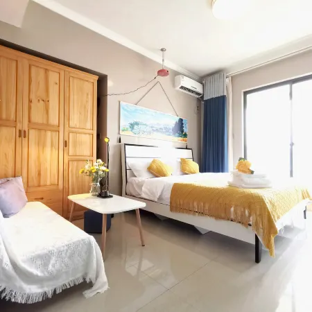 Yunshu Giant Screen Cinema Apartment (Wanda Plaza)