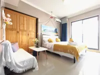 Yunshu Giant Screen Cinema Apartment (Wanda Plaza)