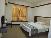 Luocheng Xintong Business Hotel