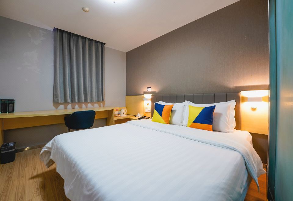 7Days Inn Nanchang Bayi Square Railway Station West Square Branch - Housity