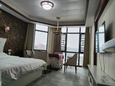 Lianxiang Mountain Villa Hotel Hotels near The Former Residence of Tseng Kuo-Fan