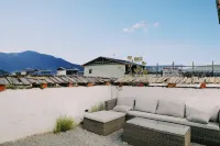 Saloyi | Shangri-La Manor - Sea View