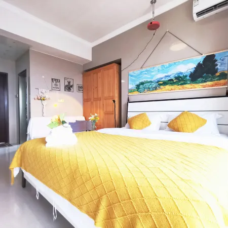 Yunshu Giant Screen Cinema Apartment (Wanda Plaza)