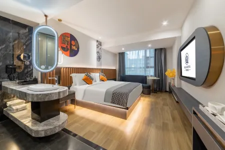 Huasheng Hotel (Haikou Yilong West Road Qilou Old Street Branch)