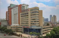 昆明楚潤優選酒店(昆明醫科大學第二附屬醫院樑家河地鐵站店) 鄰近百年米軌麻園集市的酒店