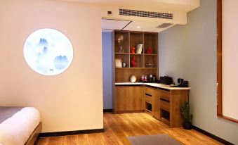 Grey Whale Intelligent Hotel (Baoding Mancheng People's Hospital)