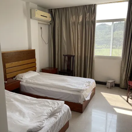 Jixixiong Road Hotel