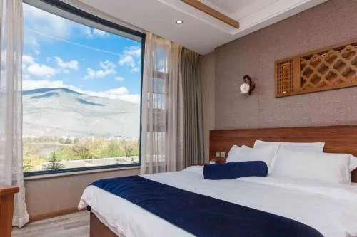 CHP. Hotel Hotels in Heqing County