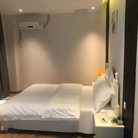 Huajian Homestay (Wuhan Sports Center Sanjiaohu Subway Station)