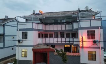 Luquan Wudongde Zhen Xinrui Homestay