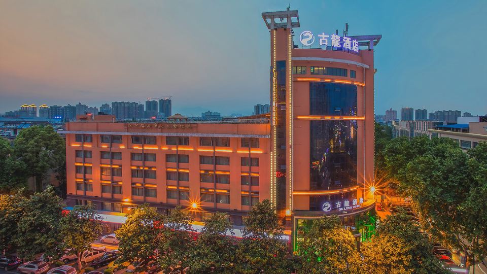 Gulong Hotel (Hanzhong High-speed Railway Station Wanbang)