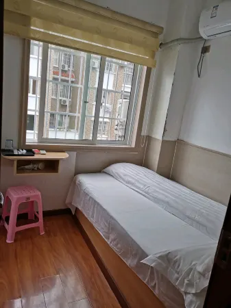 Zunyi CC Apartment Отели рядом с достопримечательностью «Zunyi Normal University»