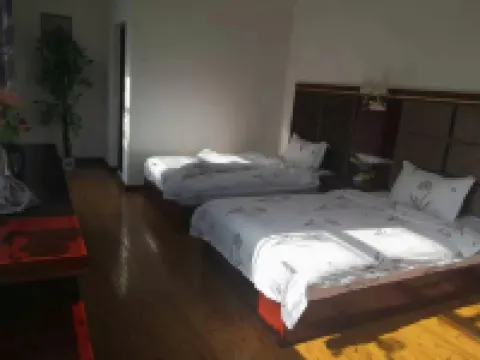 Lintan Yingbin Farm Stay