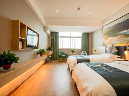 Huayi Collection Hotel (Huangchuan Jiulong Branch)