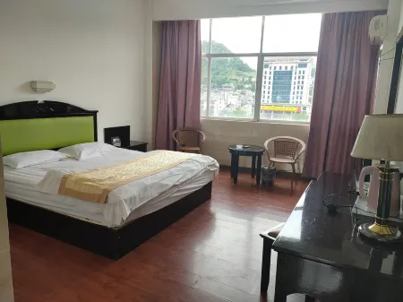 Hongyuan Hotel Отели рядом с достопримечательностью «Zhenyuan Museum (zhenyuanlahuzulishiwenhuabowuguan)»