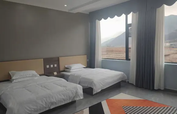 喜德嘎喲啦酒店