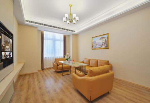 Vienna International Hotel의 객실 내부 이미지