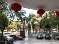 Yuexing Hotel (Louxing Square Chunyuan Pedestrian Street Branch) - parking