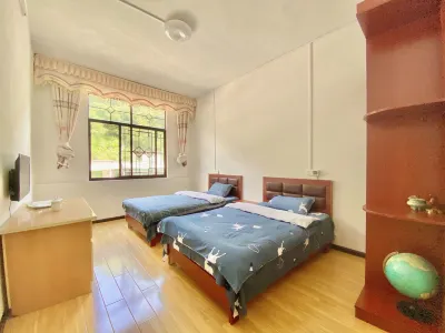Jianshi Huaping Hanyuan Mountain Lodge Hotels near Enshi Yunding Scenic Area (Yellow Crane Peak Forest)