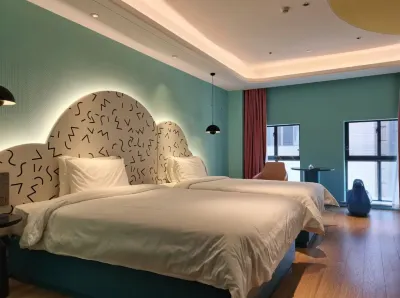 Manqu Paradise Hotel (Quzhou Kaihua Deyang Building)