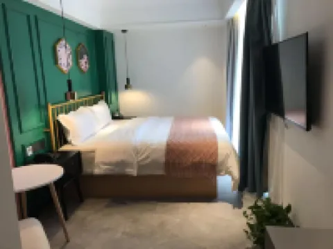 Berry Light Luxury Hotel