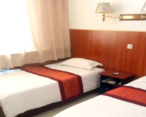 Shihezi Huaxi Hotel فنادق في ماناسي