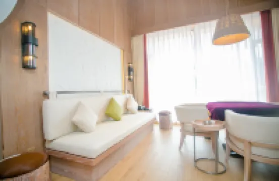 Changchun Lanhai Tangquan Business Hotel
