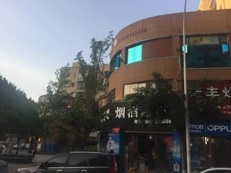 Q Customs Hotel Отели рядом с достопримечательностью «Peng'an Jialing First Hometown Scenic Area Scenic Area Management Bureau»