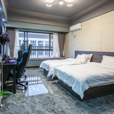 Luoyang iw E-sports Hotel (Baolong Plaza Branch)