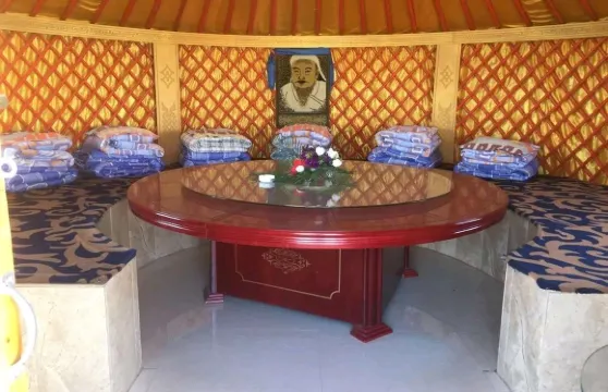 希拉穆仁草原扎日格牧民家餐包