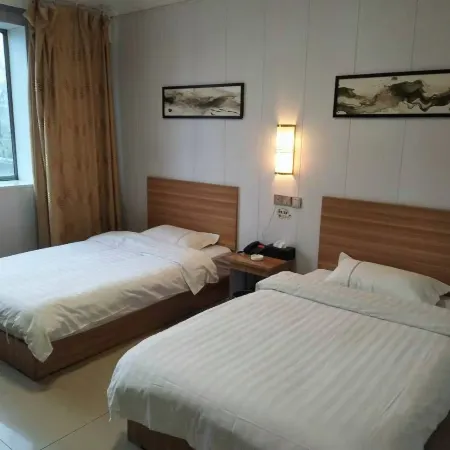 Lingbao Beiyang Pingzehong Concept Hotel