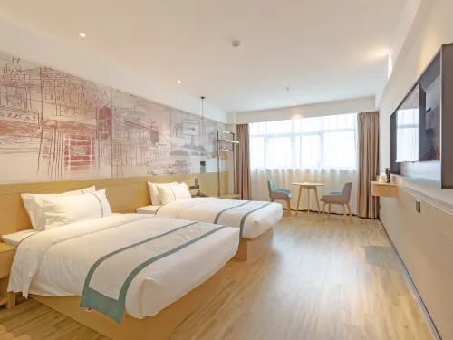 Jiaxing Haiyan Xiaoyu Business Hotel