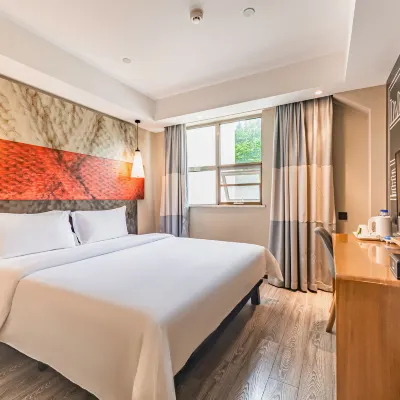 Suining Yisi Hotel Hotels near Wolongshan Park