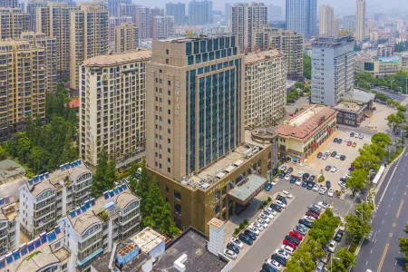 Wanrui Seasons Hotel Отели рядом с достопримечательностью «Anhui Open University Chuzhou Branch»