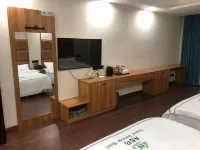 저니 투 루안 호텔