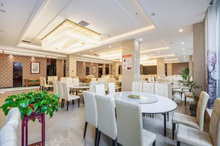 Dacheng Hotel Отели рядом с достопримечательностью «Center Square»