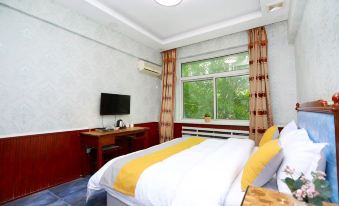 Tieling Traffic Hotel