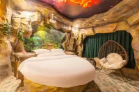 Love Space Theme Hotel