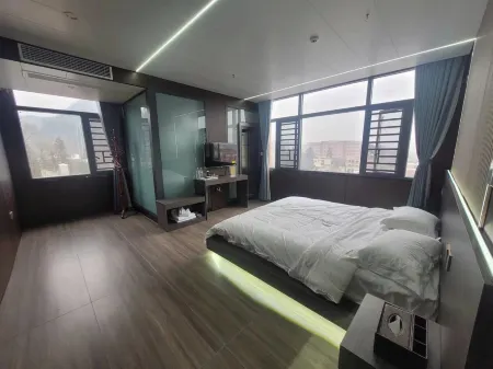 Ruixin Hotel Отели рядом с достопримечательностью «Jiutian Cave Zongxi River Scenic Tourist Area»