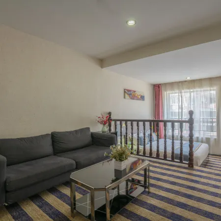Kaili Shangjie Hotel (International Trade Shopping Center)
