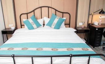 Yiju Chain Apartment LOFT Riverview Duplex Hotel (Guiyang Future Ark Shop)