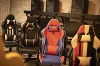Strawberry E-sports Hotel (Xinxiang East Station Parker Residence Shop)