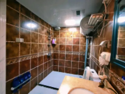 金色港灣酒店民宿（珞獅路1號分店）