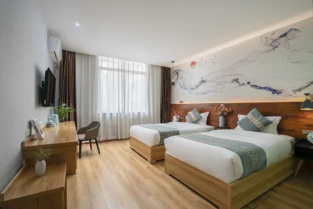 Duyun Poly Hotel (Passenger Terminal) Отели рядом со станцией Duyun Railway Station