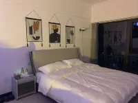 Strawberry E-sports Homestay (Xinxiang Baolong Plaza) - Esports