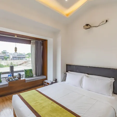 Luoyang lanshe Hotel (Luoyi ancient city store)