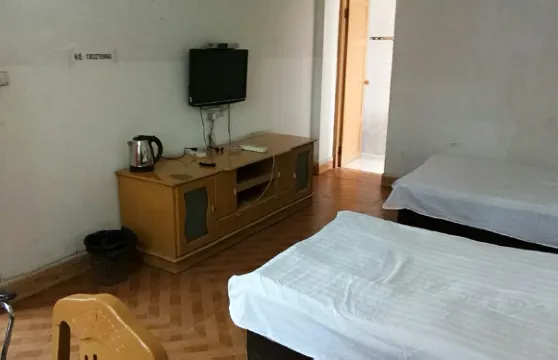 五峯映山紅公寓