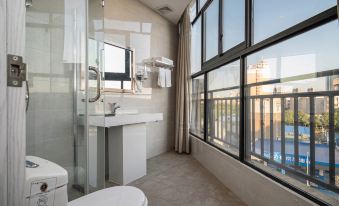 DESSY  BUSIESS HOTEL
